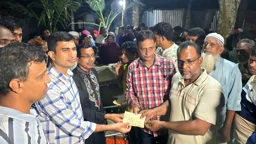 পাবনায় বজ্রপাতে হতাহত পরিবারগুলোকে আর্থিক অনুদান দিল প্রশাসন