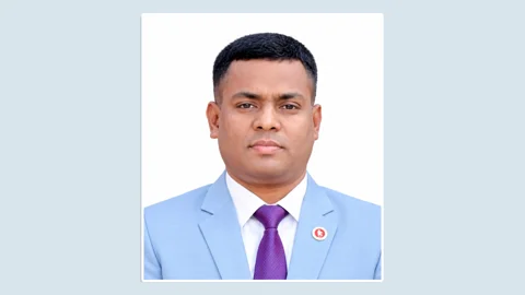 এমপির বক্তব্যে ইউএনওর হাততালি, সমালোচনার মুখে বললেন ‘ভাইরাল হতে চাই’