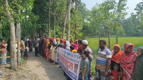 প্রবাসীর বাড়ি অবরুদ্ধ করে রাখলেন জামায়াত নেতা, এলাকাবাসীর মানববন্ধন