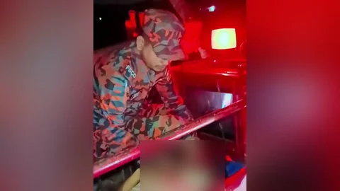 অটোরিকশায় বোরকা পরা দুজনের স্প্রেতে যুবক অচেতন, লাখ টাকা হাতিয়ে নেওয়ার অভিযোগ