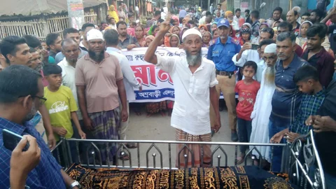 স্বজনকে বাঁচাতে গিয়ে প্রাণ গেল রাজমিস্ত্রির, মরদেহ নিয়ে বিক্ষোভ