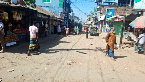 দীর্ঘদিনেও শেষ হয়নি সড়কের কাজ, ভোগান্তিতে বকশীগঞ্জবাসী