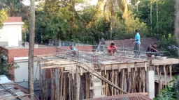 এসি ল্যান্ডের নির্দেশ উপেক্ষা করে সরকারি জমিতে ভবন নির্মাণের অভিযোগ