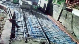 কাজের মান নিয়ে ছাত্রদলের আপত্তি, কলেজের সড়কের ঢালাই বন্ধ
