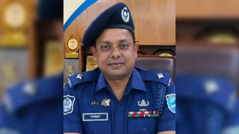 ভৈরবে দোকান ও বাড়ি লুটপাট, ঘটনা ধামাচাপা দিতে বিকাশে ঘুষ গ্রহণ ওসির
