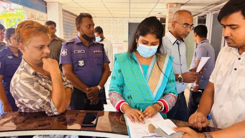 অনিয়মের দায়ে রায়পুরায় চার হাসপাতাল-ফার্মেসিকে জরিমানা, একটি সিলগালা