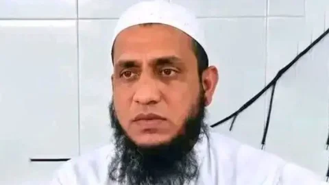 অচেতন অবস্থায় উদ্ধার, ঢাকায় নেওয়ার পথে মৃত্যু মাদ্রাসাশিক্ষকের