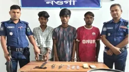 মান্দায় মাদক, অস্ত্র ও নগদ টাকাসহ কিশোর গ্যাংয়ের ৩ সদস্য গ্রেপ্তার