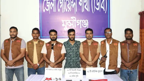 মুন্সিগঞ্জে বিদেশি পিস্তল-গুলিসহ যুবক গ্রেপ্তার