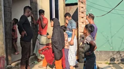 দুর্গন্ধের উৎস খুঁজতে গিয়ে তালাবদ্ধ ঘরে মিলল যুবকের লাশ
