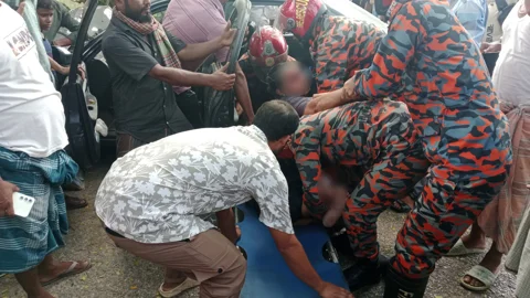 গাছের সঙ্গে প্রাইভেটকারের ধাক্কায় শিশু নিহত, আহত একই পরিবারের ৩
