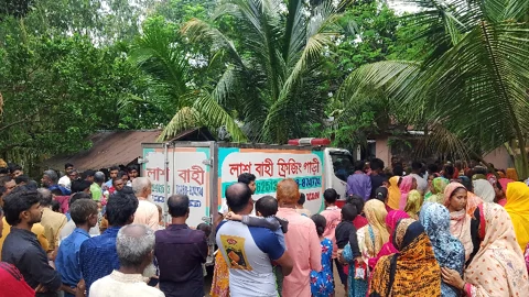 মালয়েশিয়ায় মনিরুলের মৃত্যু: বাড়িতে মরদেহ পৌঁছাতেই কান্নায় ভেঙে পড়েন মা-বাবা