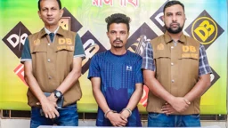 ট্রাকচালকের আসনের নিচে ছিল ৭ হাজার ৩৭৫ ইয়াবা, চালক গ্রেপ্তার