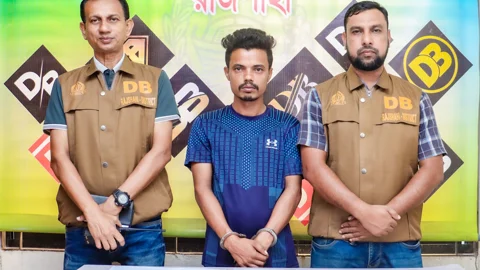 ট্রাকচালকের আসনের নিচে ছিল ৭ হাজার ৩৭৫ ইয়াবা, চালক গ্রেপ্তার