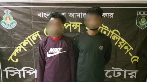 লালপুরে অনলাইন প্রতারণার অভিযোগে সহোদর ২ ভাই গ্রেপ্তার