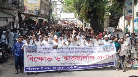 শরীয়তপুর কৃষি বিশ্ববিদ্যালয় নির্মাণস্থল পরিবর্তনের ঘোষণার প্রতিবাদে বিক্ষোভ, সড়ক অবরোধের হুঁশিয়ারি