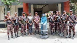 নওগাঁয় ২৪৫ কেজি ওজনের কষ্টিপাথরের শিবলিঙ্গ উদ্ধার, যুবক আটক