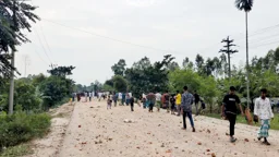 শেরপুরে মাইকে ঘোষণা দিয়ে দুই গ্রামবাসীর সংঘর্ষ, সাড়ে চার ঘণ্টা মহাসড়ক অবরোধ