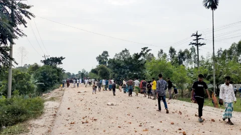 শেরপুরে মাইকে ঘোষণা দিয়ে দুই গ্রামবাসীর সংঘর্ষ, সাড়ে চার ঘণ্টা মহাসড়ক অবরোধ