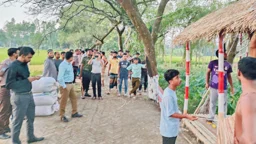 ‘প্রেম সড়কে’ কিশোর-কিশোরীদের আড্ডাস্থল গুঁড়িয়ে দিল প্রশাসন
