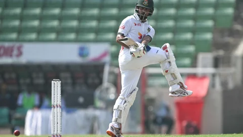 ওয়েস্ট ইন্ডিজের পরীক্ষা নিচ্ছে বাংলাদেশ