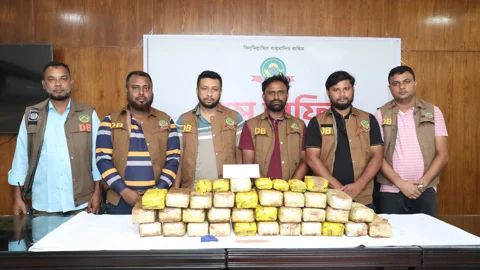 চট্টগ্রামে ট্রাকের গোপন চেম্বার থেকে ৩ লাখ ২০ হাজার পিস ইয়াবা উদ্ধার, চালক আটক