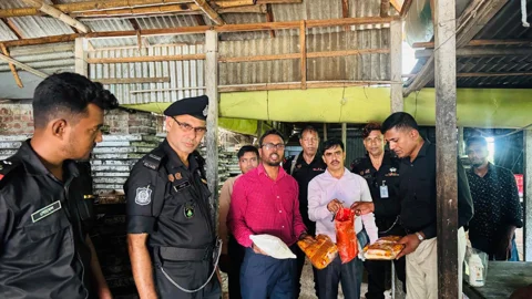 রায়গঞ্জে বিভিন্ন অনিয়মের অভিযোগে ৩ ব্যবসা প্রতিষ্ঠানকে জরিমানা
