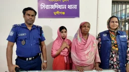 সিরাজদিখানে ৩ স্কুলছাত্রীকে অপহরণচেষ্টার অভিযোগে দুই নারী আটক