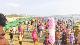সৈকতে বিসর্জনের প্রস্তুতি, পর্যটকের ঢল