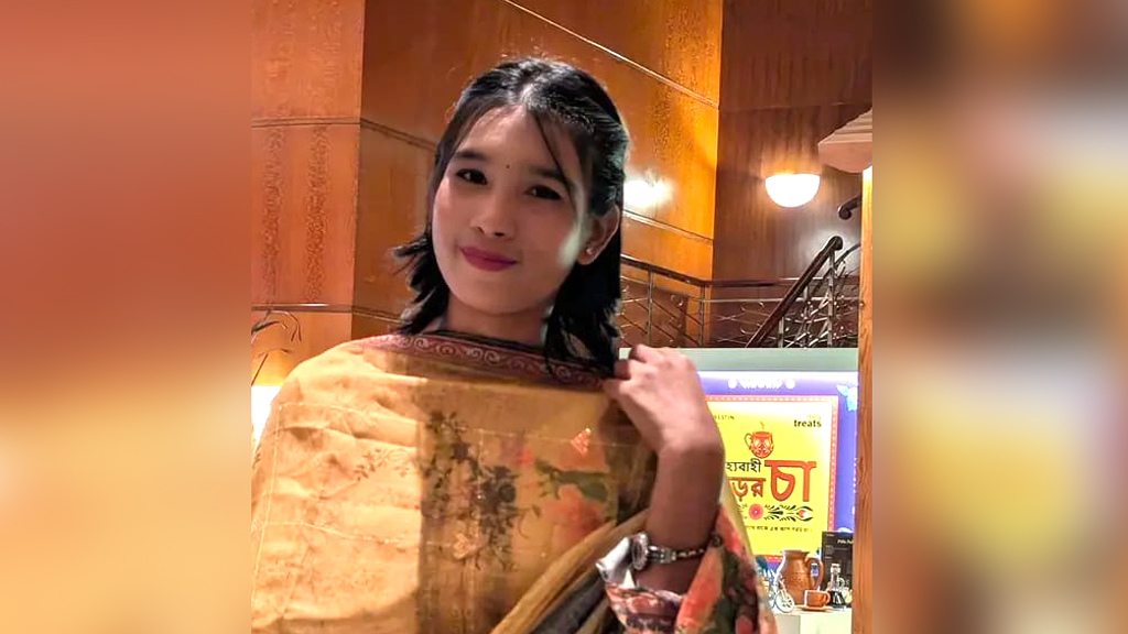 মিরপুরে অগ্নিকাণ্ড: নীলফামারীতে অনন্যার জন্য কাঁদছেন স্বজনেরা