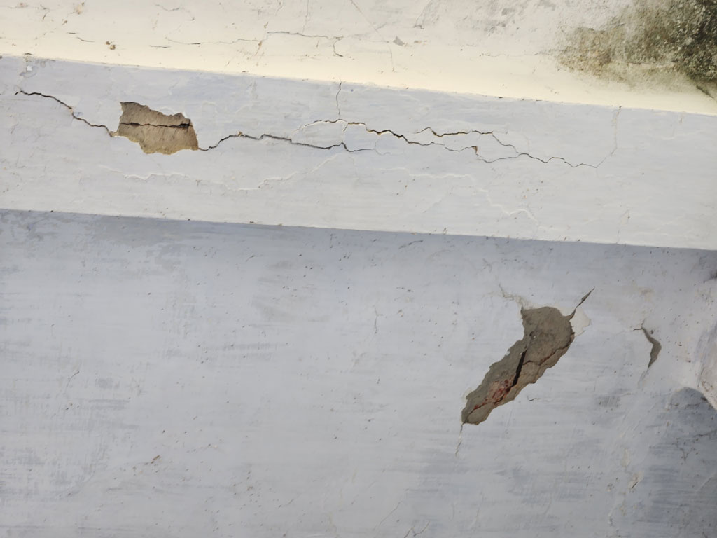 ভূমিকম্প: রাবির ফাটল ধরা হলের শিক্ষার্থীদের স্থানান্তর করা হচ্ছে