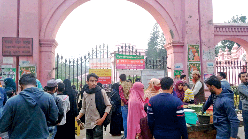 ২০ টাকার টিকিট ১০০ টাকা