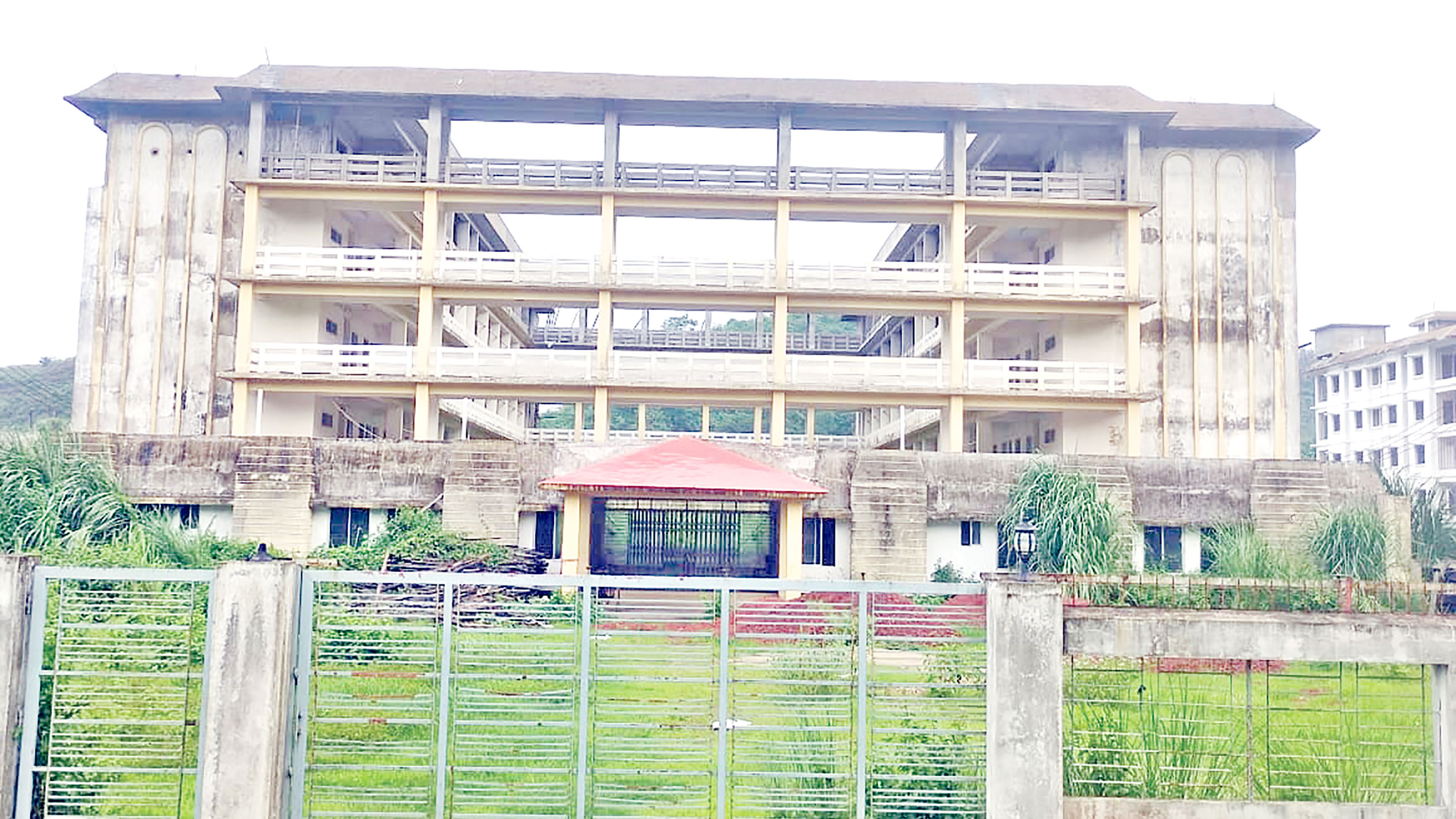 সময় বাড়ে, কাজ শেষ হয় না