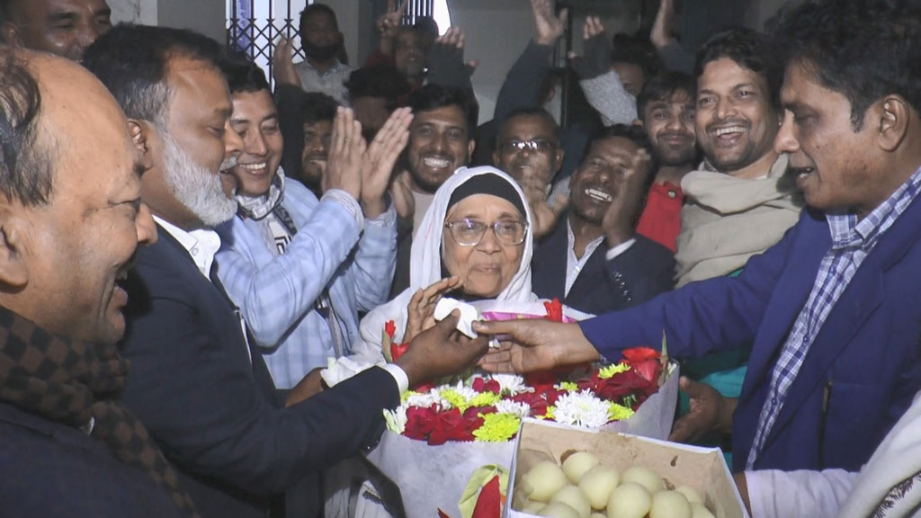 গোলাপকে পরাজিত করে মাদারীপুরে প্রথম নারী এমপি হলেন তাহমিনা