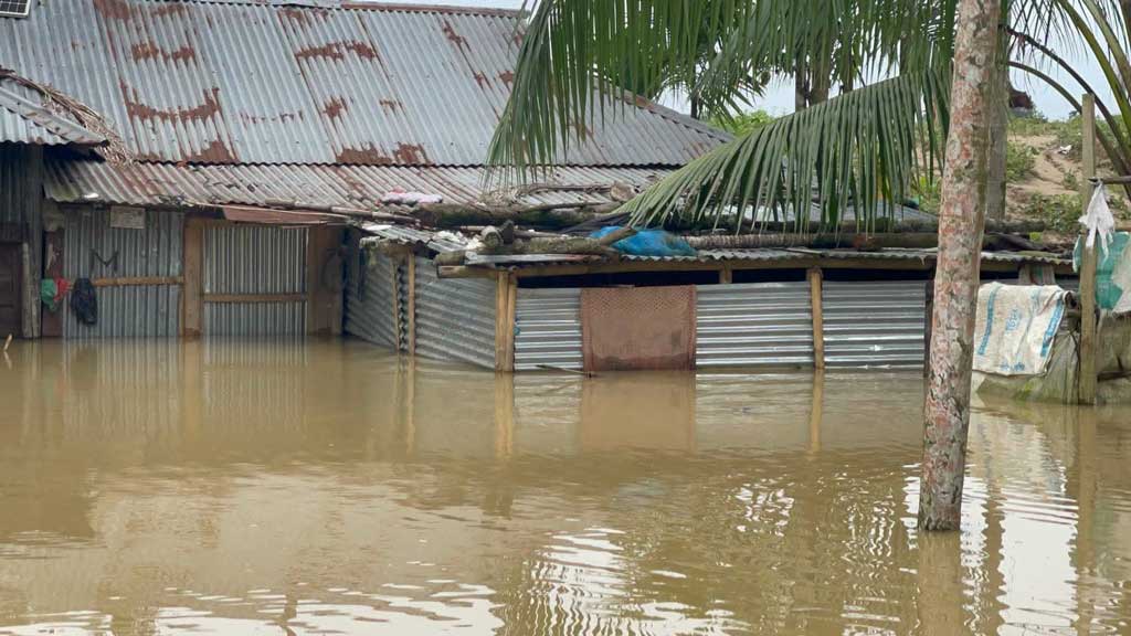 মৌলভীবাজারে মনু নদীর ভাঙনে পানিবন্দী ১০ হাজার মানুষ