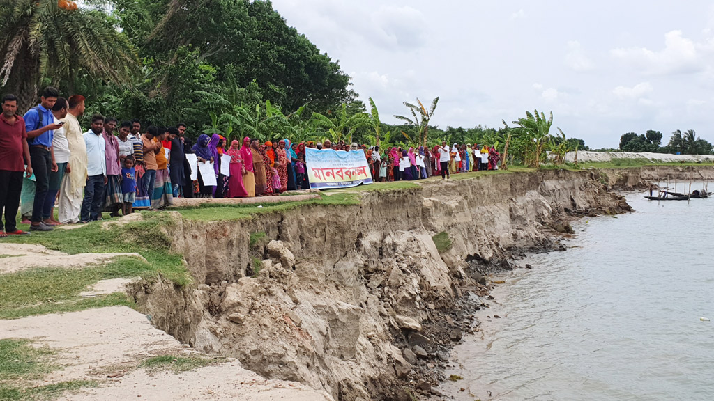 ভাঙনঝুঁকিতে আশ্রয়ণ প্রকল্প