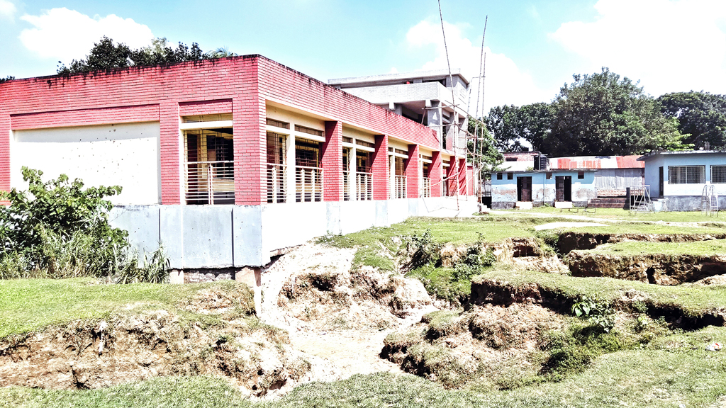 শিক্ষাপ্রতিষ্ঠানের অর্ধশত মাঠে ধস, ভোগান্তি