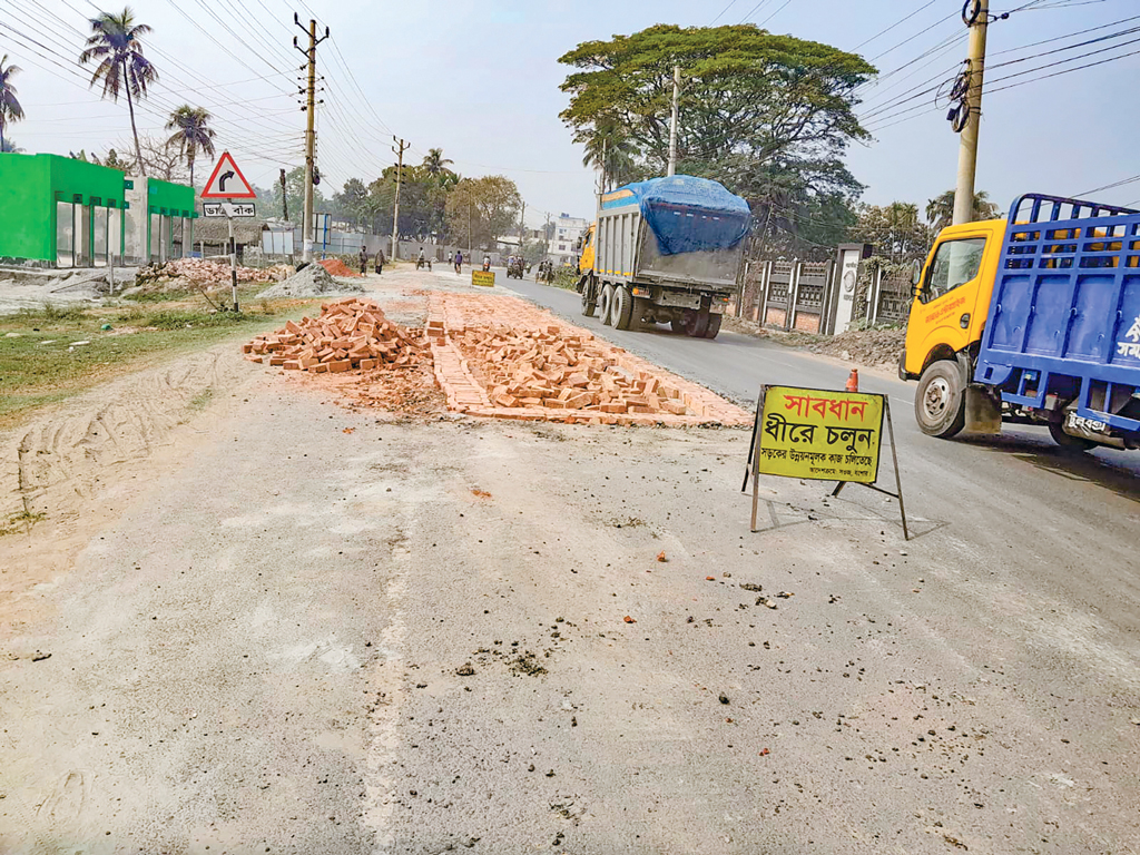 ঈদযাত্রা: ভোগাবে দুই মহাসড়ক