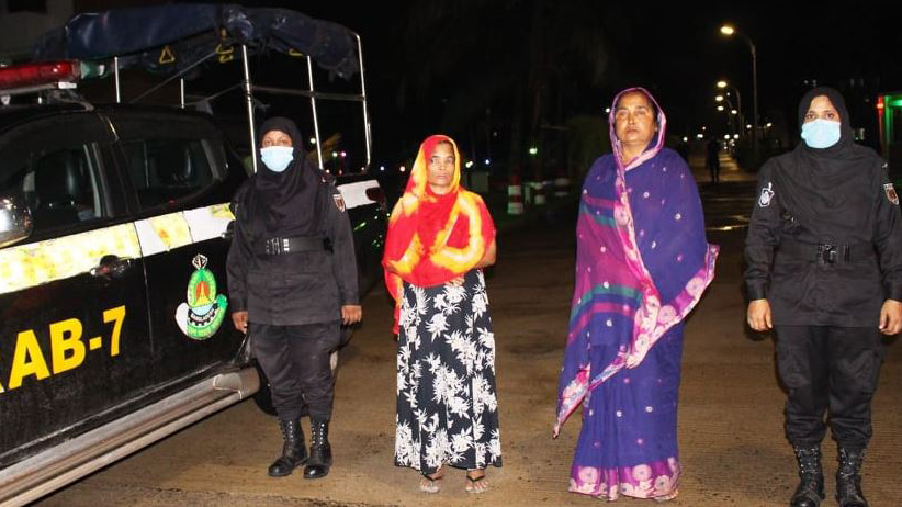 চাঁদাবাজির সঙ্গে জড়িত ২ নারী র‍্যাবের হাতে আটক