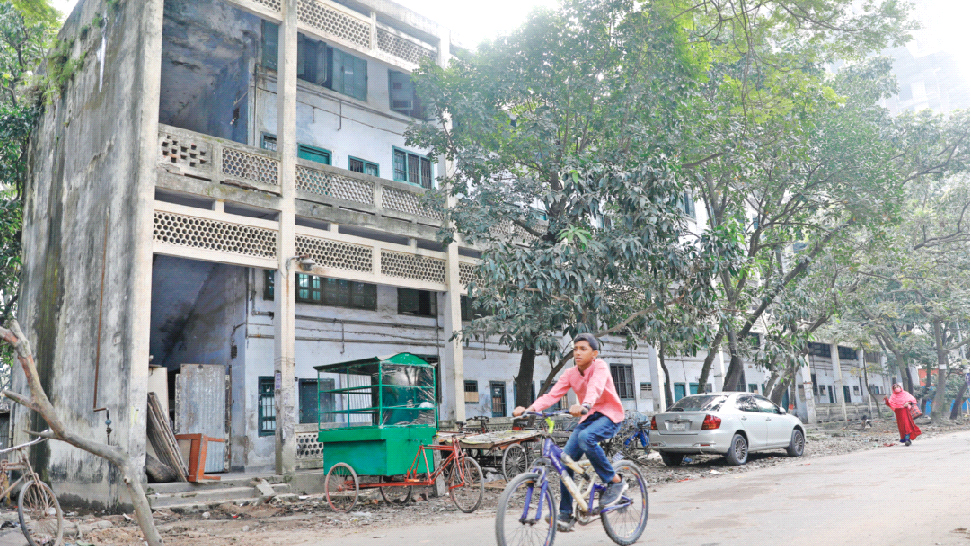 আজিমপুরের আজব ভবন