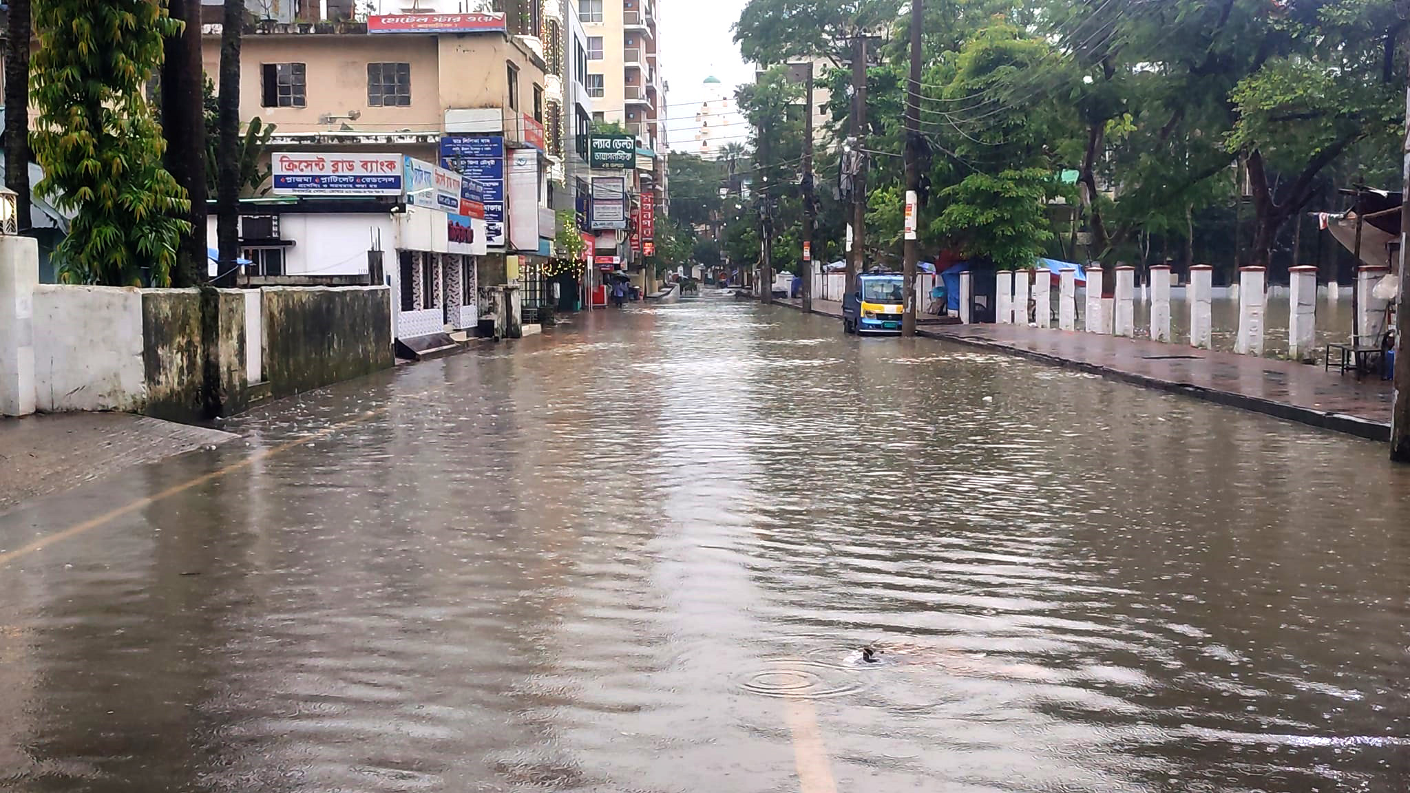 সিলেটে ভোর থেকে ভারী বৃষ্টি, নগরীতে জলাবদ্ধতা 