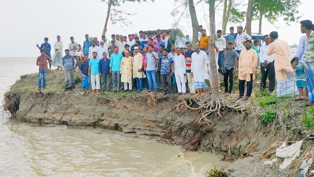 নদীভাঙনে বছরে চার হাজার ঘর বিলীন