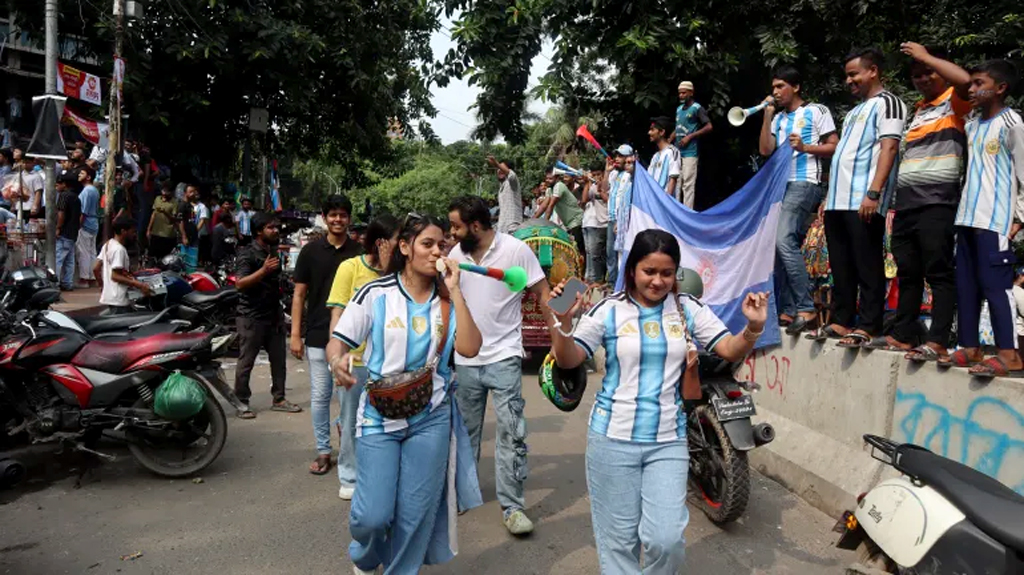আল-জাজিরার চোখে মেসি-ম্যারাডোনার দেশ নিয়ে বাংলাদেশিদের উন্মাদনা