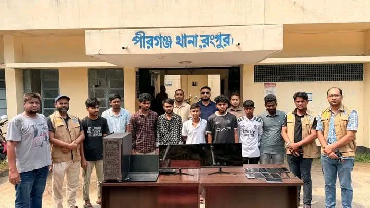 পীরগঞ্জে অনলাইন জুয়ার আসরে ডিবির অভিযান, আটক ৮