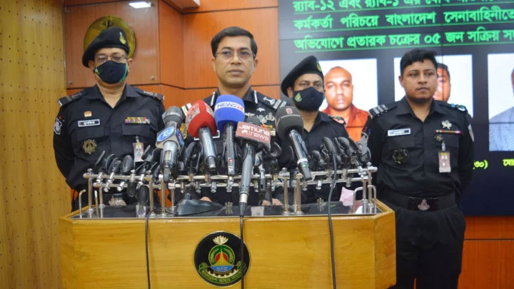 চাকরি প্রার্থী ‘শিকারে’ ঘটক নিয়োগ