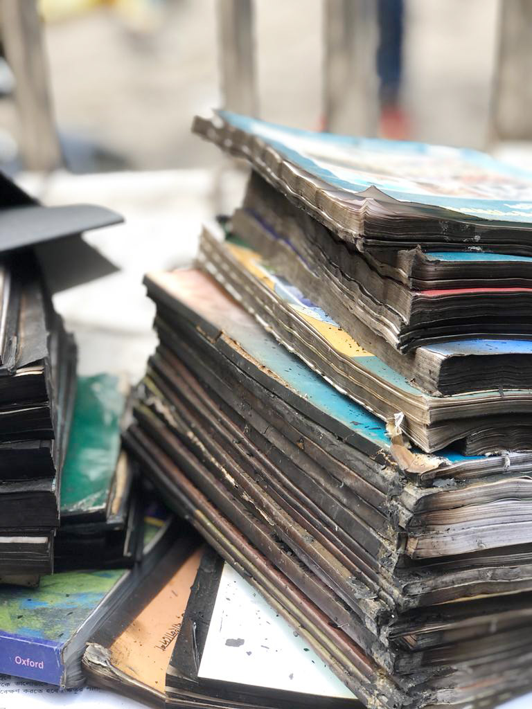 আগুনে পুরোপুরি পুড়ে যায়নি বইগুলো। রয়ে গেছে পোড়ার স্মৃতিচিহ্ন