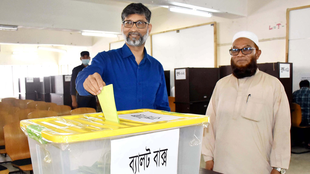 খুবি সিনেটে শিক্ষক প্রতিনিধি নির্বাচনের ভোটগ্রহণ সম্পন্ন