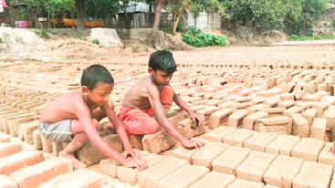 ইটভাটায় পুড়ছে সোনালি শৈশব