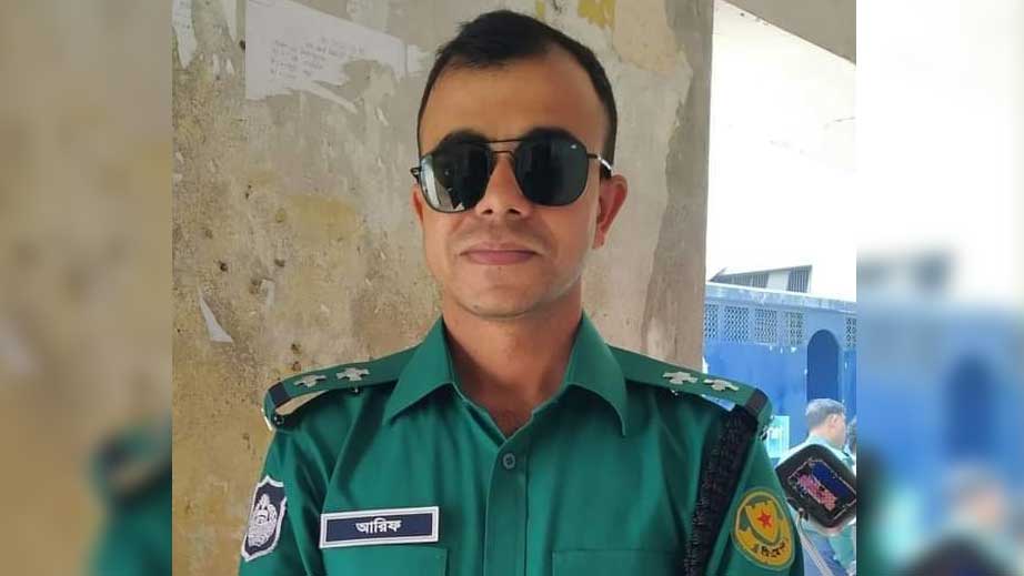 সাভারে সড়ক দুর্ঘটনায় আহত পুলিশ কর্মকর্তা, নিহত স্ত্রী 