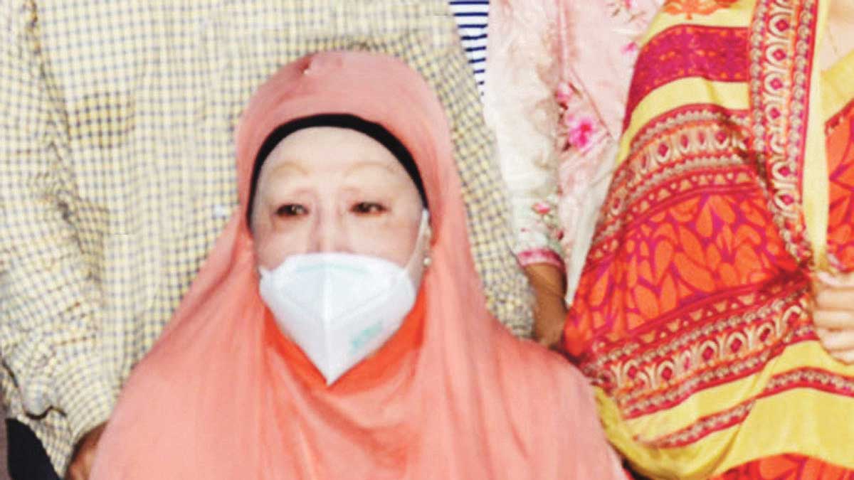 খালেদা জিয়াকে  নিয়ে চিন্তিত  চিকিৎসকেরা